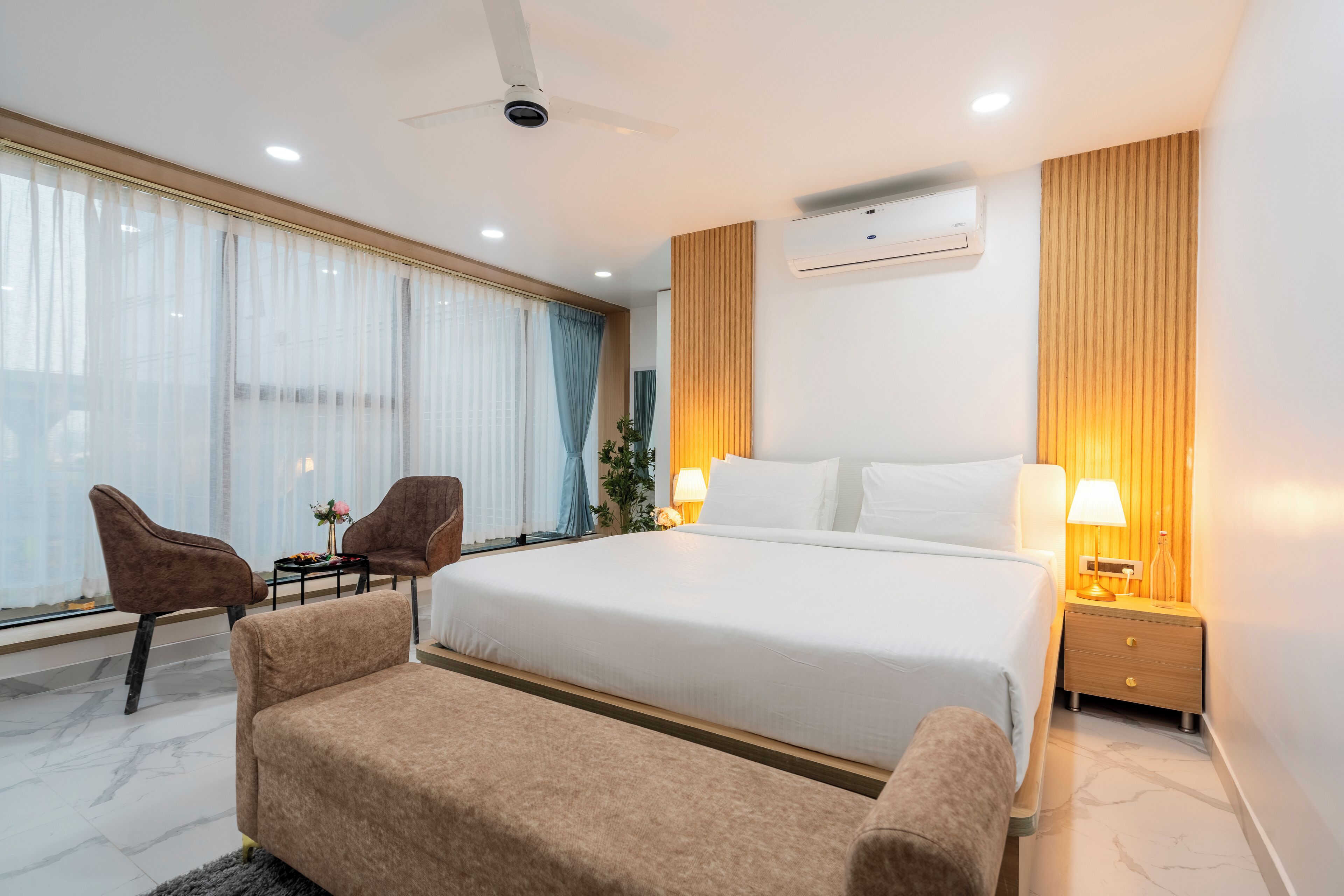 Kolmen hengen executive-huone | Memory foam -patjalliset sängyt