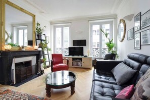 TV, stereo - Parisian Home | 2 bedrooms | Marais - Bastille (Paris)