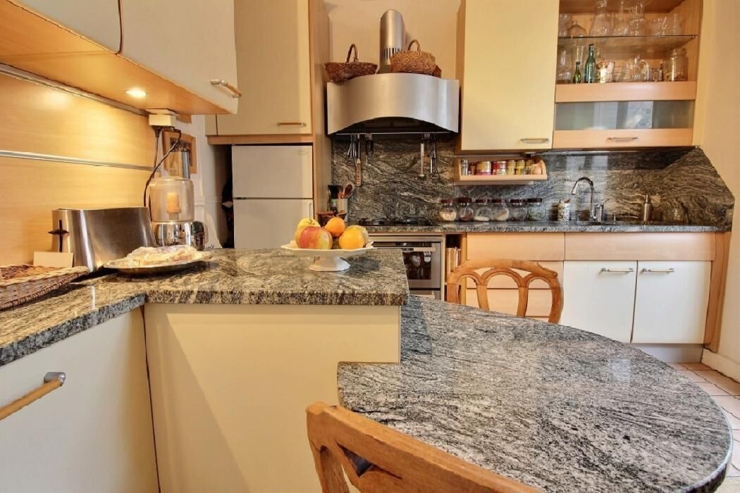 Microwave, oven, dishwasher, coffee/tea maker