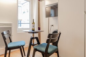 Dining - Parisian Home | Studio | Montorgueil (Paris)