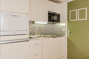 Kaffetrakter/tekoker, kjøleskap, mikrobølgeovn og oppvaskmaskin