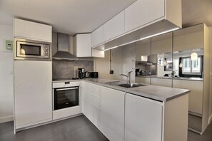 Fridge, microwave, oven, dishwasher - Parisian Home | 2 chambres | Sentier - Bonne Nouvelle (Paris)