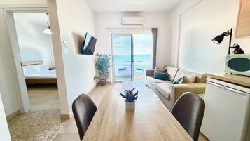 Appartement, 1 slaapkamer, balkon, uitzicht op zee | Woonruimte