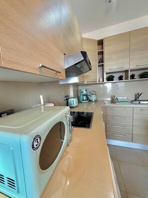 Apartamento, 1 habitación, balcón, vistas al mar | Cocina privada