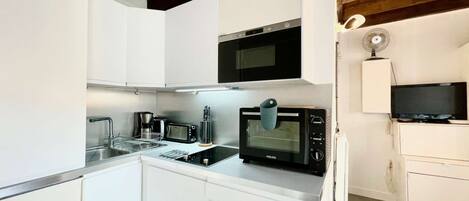 Cookware/dishes/utensils