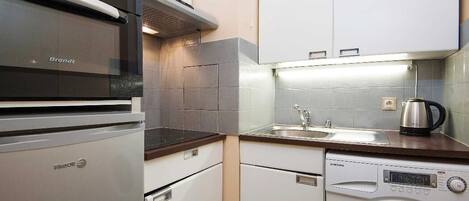 Cookware/dishes/utensils