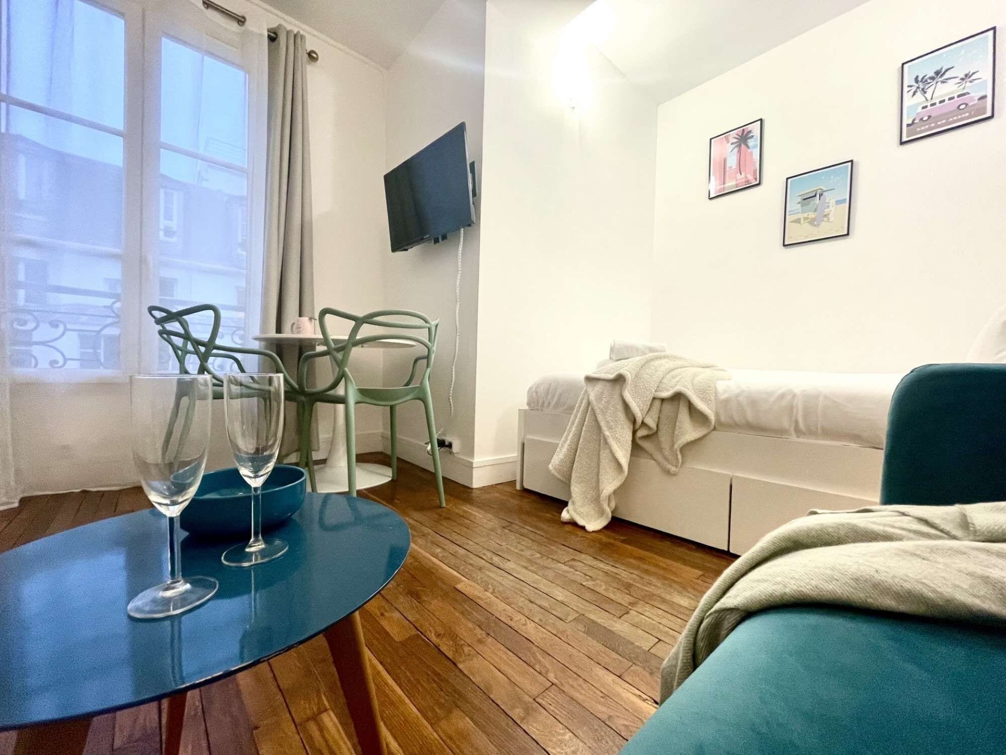 Iron/ironing board, WiFi, bed sheets