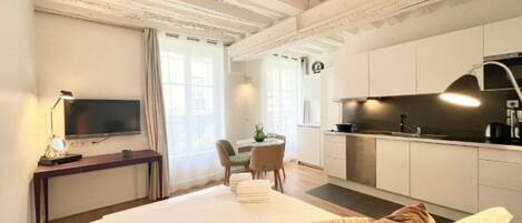 Fer et planche Ă repasser, Wi-Fi, literie fournie