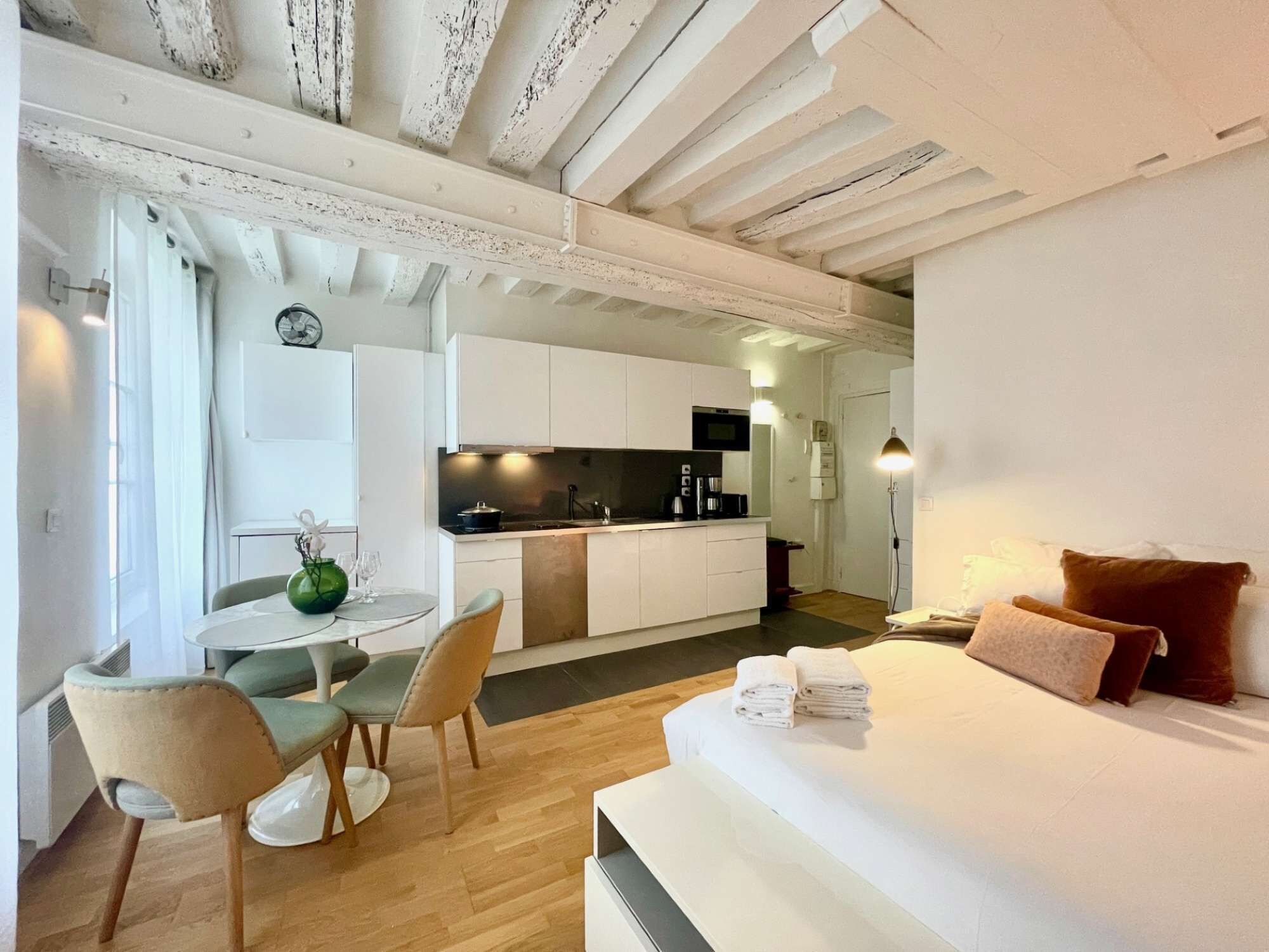 Iron/ironing board, WiFi, bed sheets