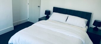 Sterling House - by Eazystays