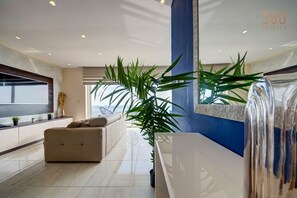 Interior - Mediterranean Luxury Stay with Sea Views & Jacuzzi (Xgħajra)