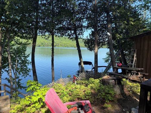 Log cabin, a haven of peace. Guaranteed privacy right on the water's edge