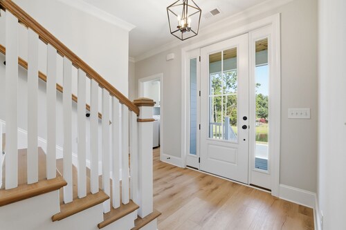 *Beach Retreat* New Rental 4 BR short golf cart ride Pawleys Pet Friendly