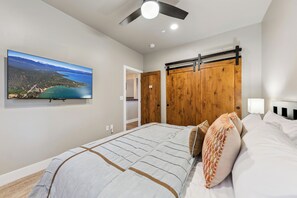 4 bedrooms, desk, iron/ironing board, free WiFi - Chalet Near The Tahoe Keys: BBQ, Fireplace (South Lake Tahoe)