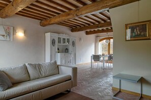 TV - Four-room flat 6/8 sleeps Nr 4 (Cornocchia)