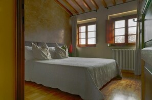 3 bedrooms, desk, bed sheets - Four-room flat 6/8 sleeps Nr 4 (Cornocchia)