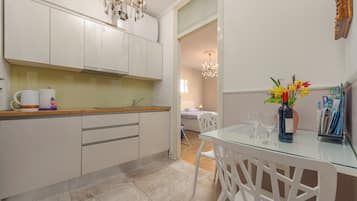 Apartemen Klasik, pemandangan laut terbatas | Dapur pribadi