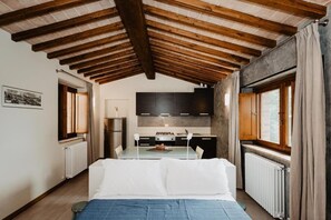 1 habitación, escritorio, wifi gratis y ropa de cama 
