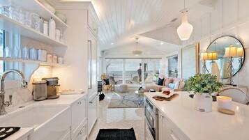 House, 1 Bedroom | Private kitchen