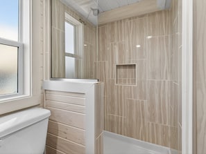 Cottage, 2 Bedrooms | Bathroom | Towels, shampoo