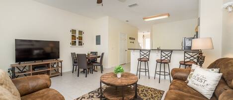 Casa de ciudad, 3 habitaciones | Área de sala de estar