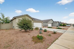 Exterior - Arizona Vacation Home 3 Bedroom Home (Maricopa)