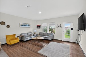 House, 3 Bedrooms | Living area | Smart TV