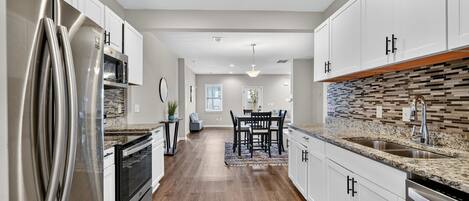 House, 4 Bedrooms | Private kitchen | Fridge, oven, coffee/tea maker, toaster