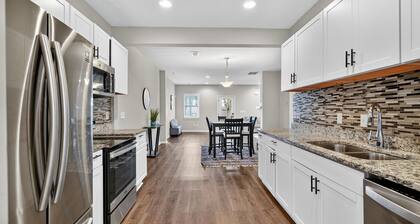 Spacious 3br Mozley Park Home With Fenced Yard 3 Bedroom Home