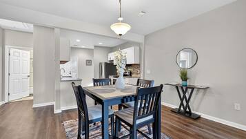 House, 3 Bedrooms | Dining