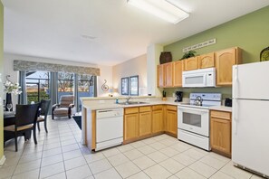 Townhouse, 3 kamar tidur | Dapur pribadi | Lemari es, oven, mesin pembuat kopi/teh, dan pemanggang roti