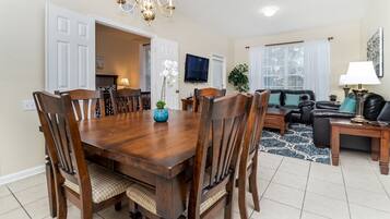 Condo, 3 Bedrooms | Tempat makan