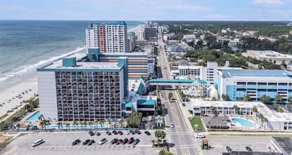Myrtle Beach Escape 1-bedroom Beachside apartment with Pool, Lazy River, AC