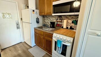 電子レンジ、オーブン、コンロ、ペーパータオル