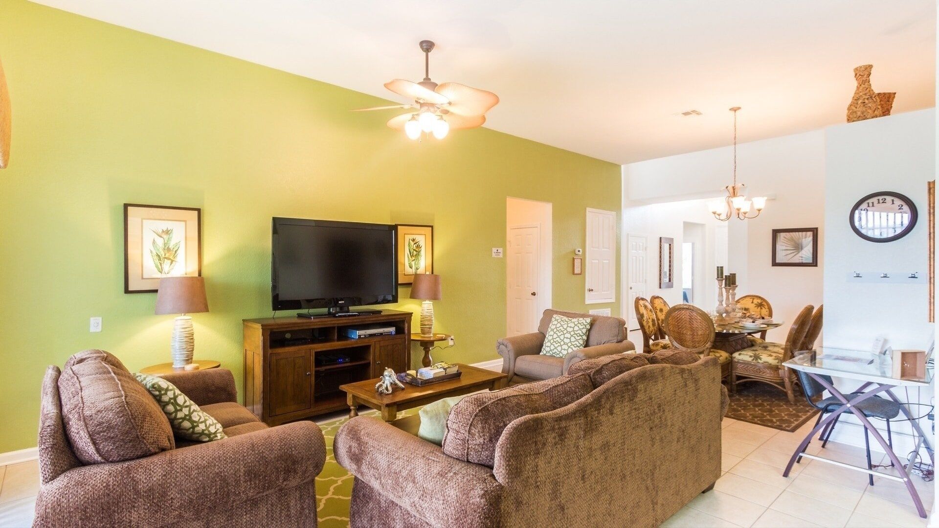 House, 5 Bedrooms | Living area