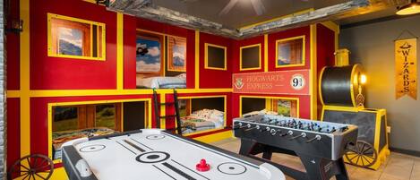 Maison, plusieurs chambres | Salle de jeux