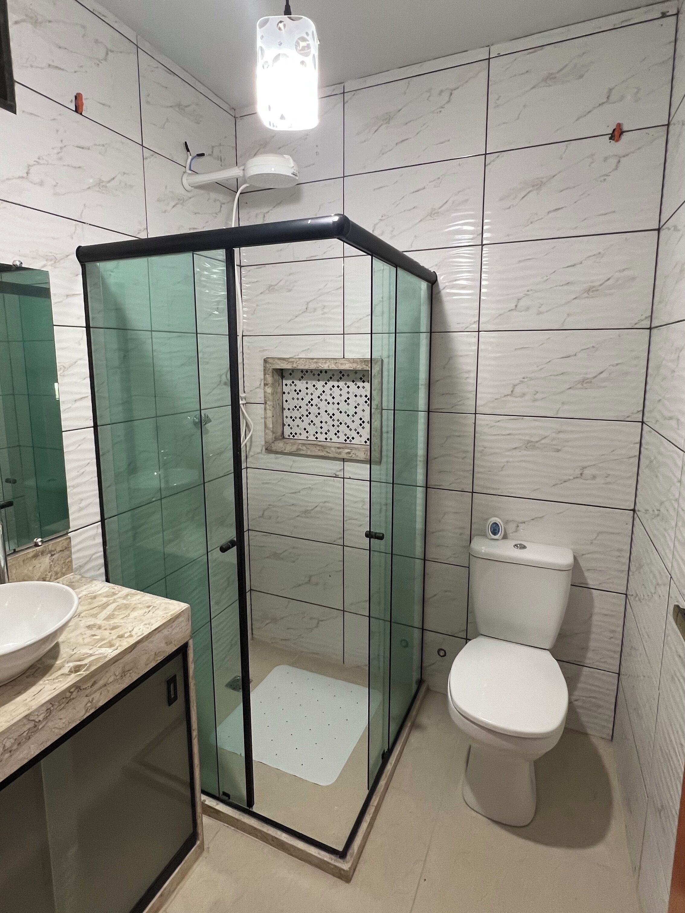 Ducha, toallas y papel higiénico