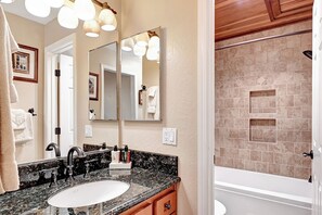 Hair dryer, towels - Chamonix 33: Close to Canyon Lodge (Mammoth Lakes)