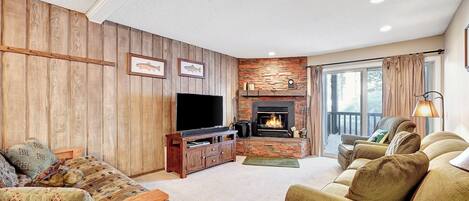 TV, fireplace