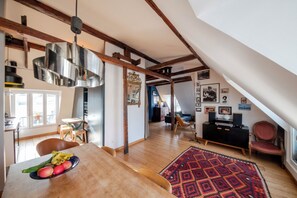 Interior - MONTMARTRE, PARIS VIEW, ATTRACTIONS, 30–60 days ahead? Private offer VIE-VAp (Paris)