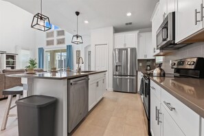 Private kitchen - Championsgate Resort 6 Bedroom Private Pool+Spa Home 5 Home (Davenport)