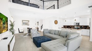 Casa, 5 quartos | Área de estar