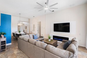 Casa, 5 quartos | Área de estar | Smart TV