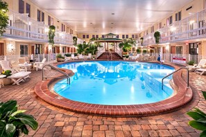 Piscine couverte, piscine extérieure