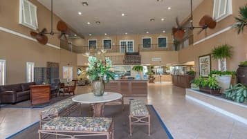 Comfort Condo | Lobby