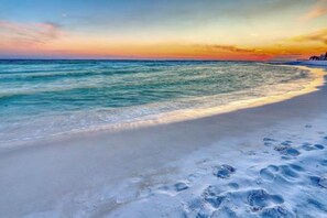 Beach nearby, white sand - Owner-Managed Timeshare Condo (Destin)