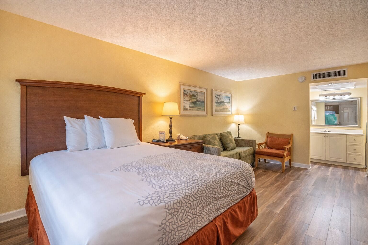 Comfort Condo | Free WiFi