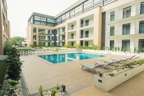 Outdoor pool - Exclusive One Bedroom Duplex with Swimming Pool (Accra)
