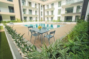 Outdoor pool - Exclusive One Bedroom Duplex with Swimming Pool (Accra)