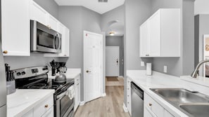 Apartment, 3 Schlafzimmer | Eigene Küche | Kühlschrank, Ofen, Wasserkocher mit Kaffee-/Teezubehör, Toaster